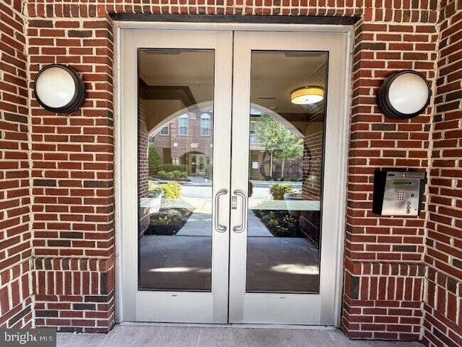 Photo - 13723 Neil Armstrong Ave Unidad 209