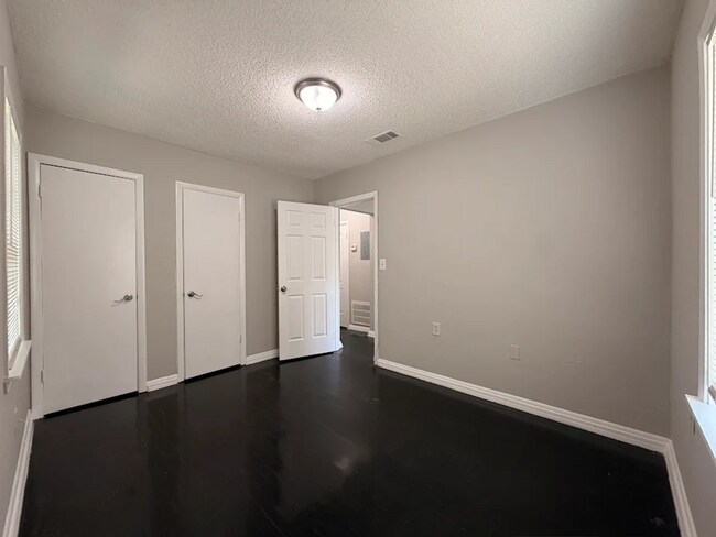 Photo - 230 Rosser St SW Unidad A