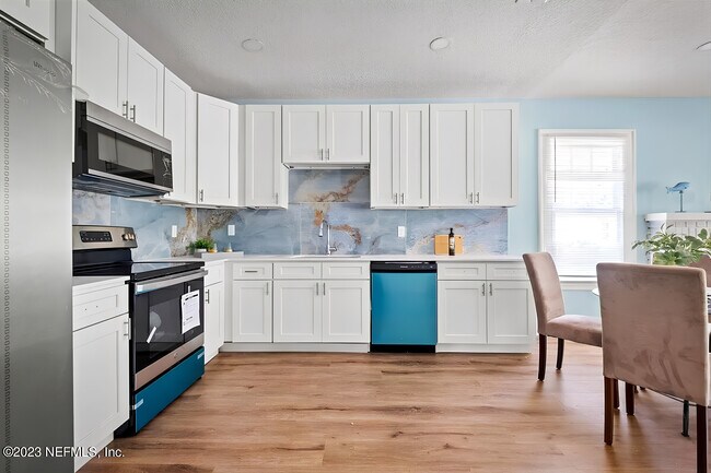 Photo - 7576 Calvin St