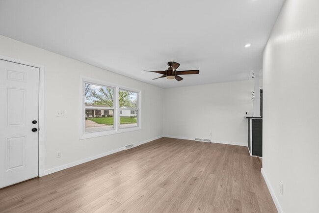 Photo - 933 34th Ave