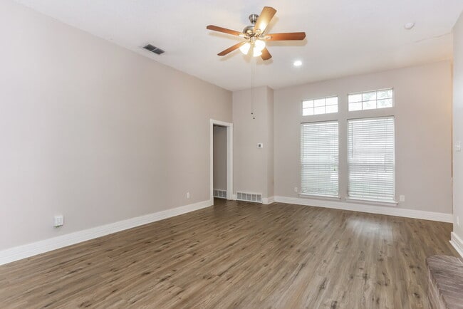 Photo - 724 Nicole Dr