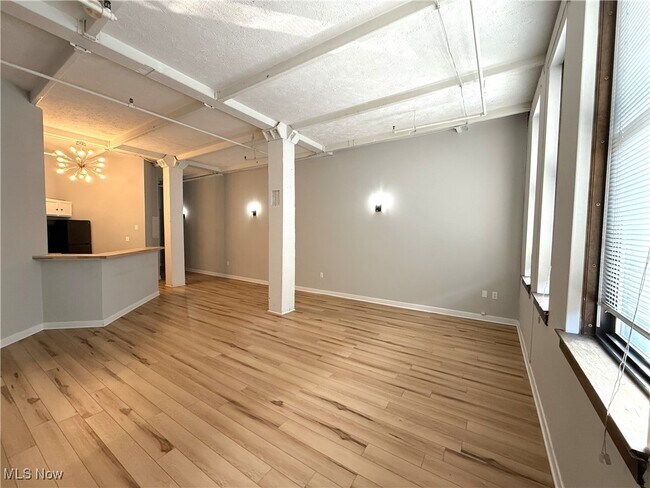 Photo - 1133 W 9th St Unit 202