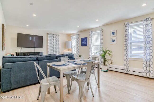 Photo - 18 Abbott Ave Unidad Garden Apt