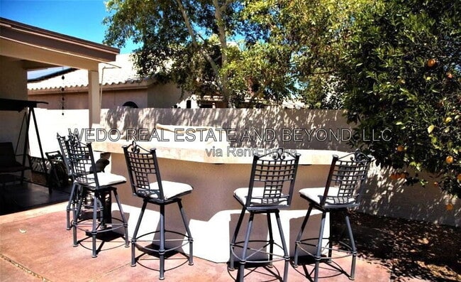 Photo - 687 E Baylor Ln