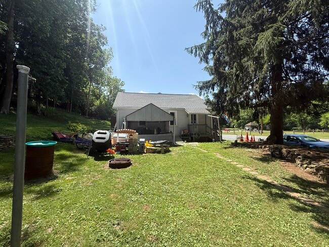 1951 Bushkill Dr