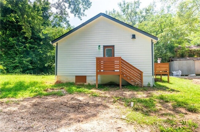 Photo - 3822 Bakers Ferry Rd SW