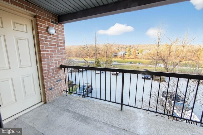 Building Photo - 933 Washington Pl Unit 33