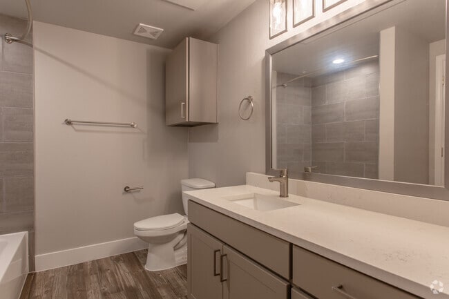2 Br, 1046 SF - Bathroom