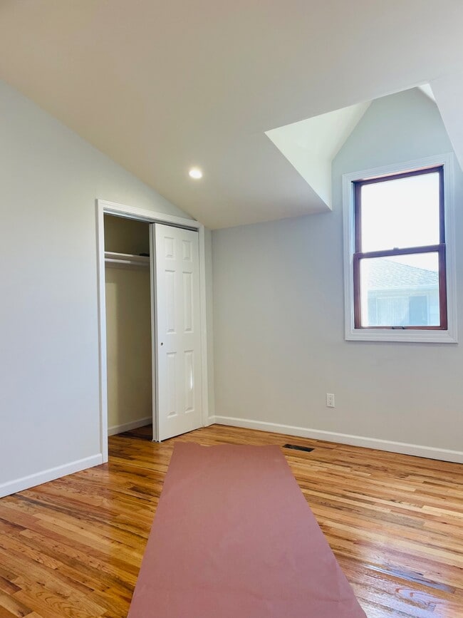Photo - 16 Oldwood Rd S