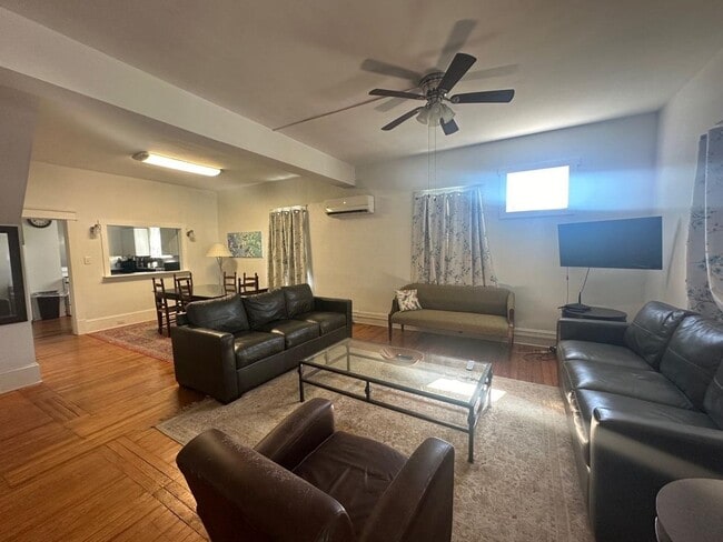 Photo - Salem Charm!