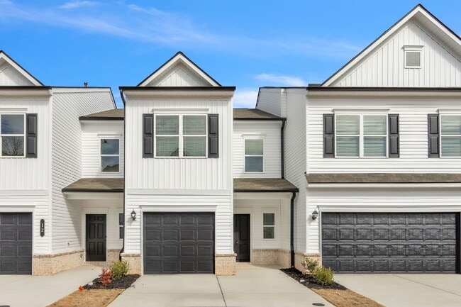 Building Photo - New Construction 3BR/2.5BA Townhome with Loft in Downtown Travelers Rest