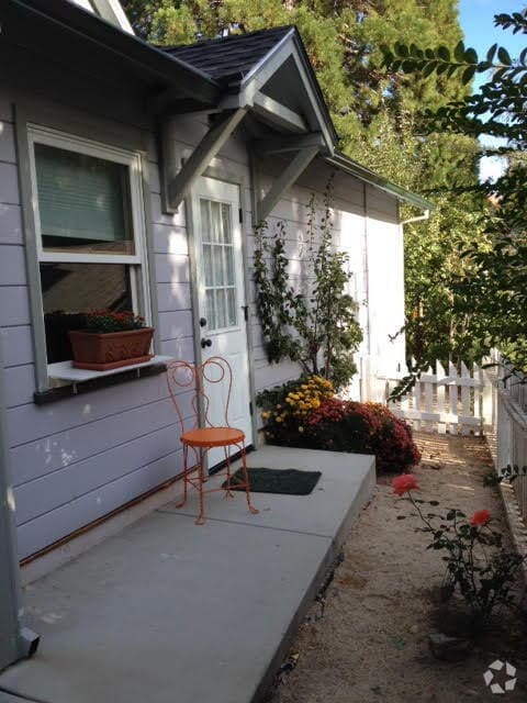 Building Photo - Studio close to downtown Grass Valley Rental