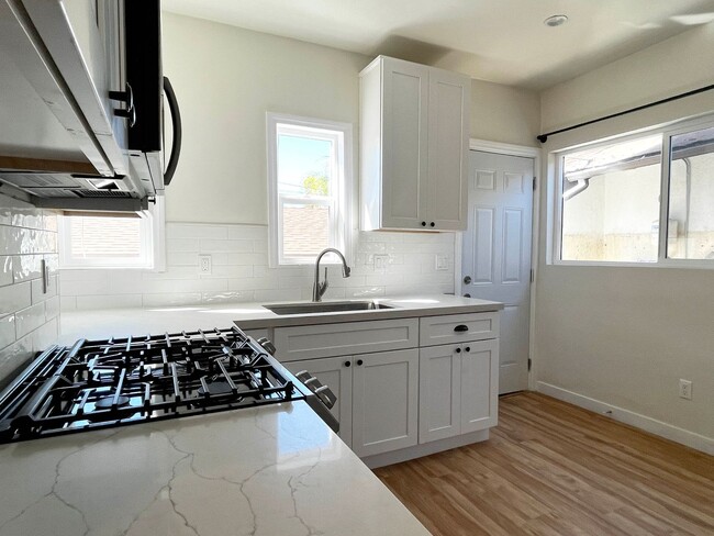 Photo - 584-588 Cypress Unidad 588