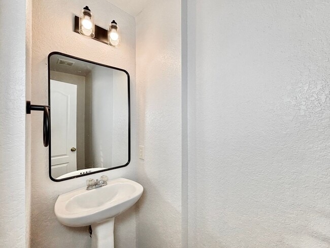 Photo - Gorgeous 3 bed 2.5 bath!