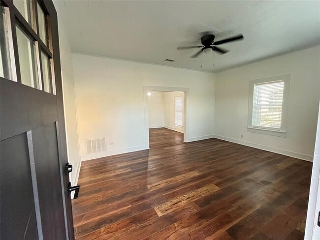 Photo - 501 N Doak St