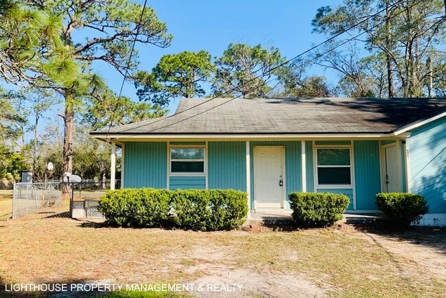 Building Photo - Renovated 2/1 Westside Duplex