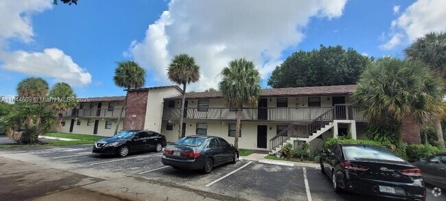Building Photo - 6010 Shaker Wood Cir Unit 106 Rental