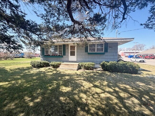 Building Photo - 502 Business 23 S