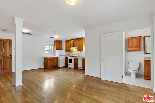 Photo - 2026 Glendon Ave