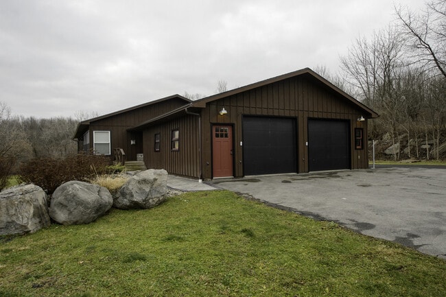 Building Photo - 4818 McDonald Rd Unit 3