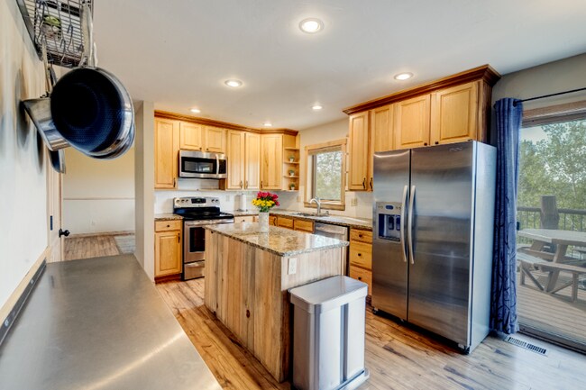 Photo - 370 Kelhi Ct