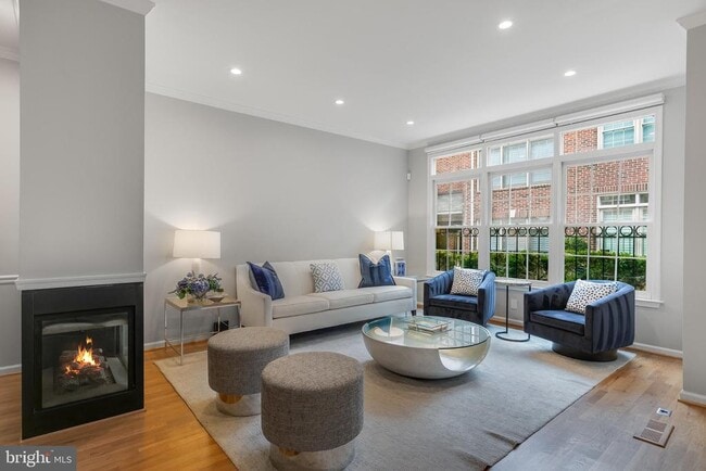 1507 N Colonial Terrace