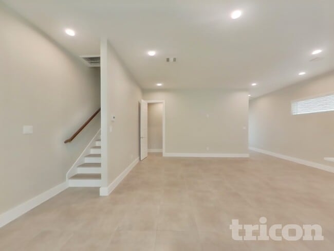 4421 Bora Bora Ln