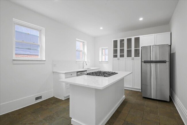 Photo - 93 43rd St Unit 2