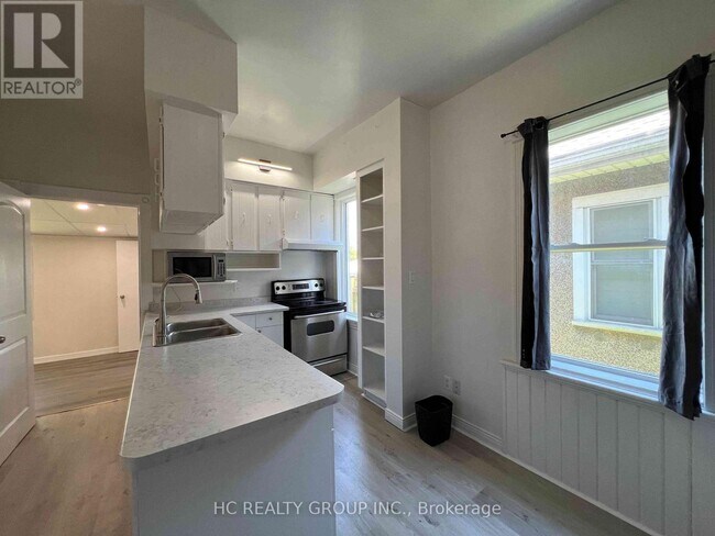 Photo - 37 Empress Ave