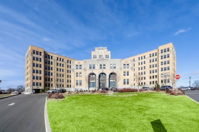 Building Photo - 520 Belleville Ave Unit S406