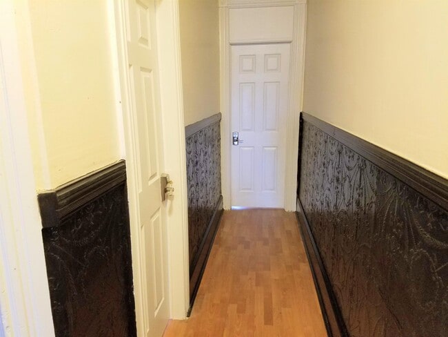 Photo - 1219 W Allegheny Ave Unit rear)