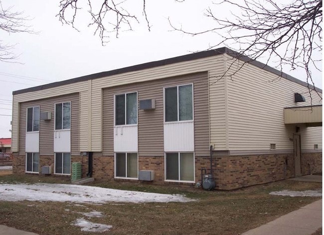 Fairlane Apartments - Fairlane Apartments