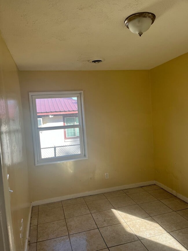 Photo - 2 Bedroom Home Midfield area