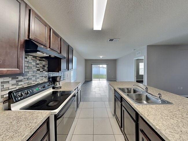 Photo - 3074 Brenton Manor Loop