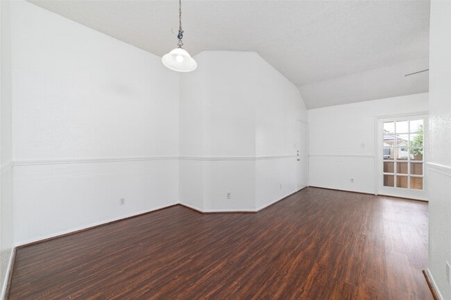 Building Photo - 1308 Brenda Ln Unit 4
