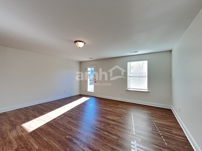 Photo - 185 Larragan Dr