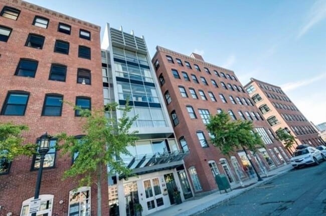 Building Photo - 11-21 Wormwood St Unit 321