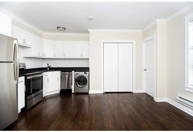Photo - 3345 N Marshfield Ave