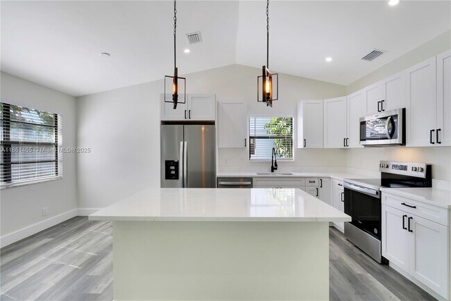 Photo - 143 Greentree Cir House