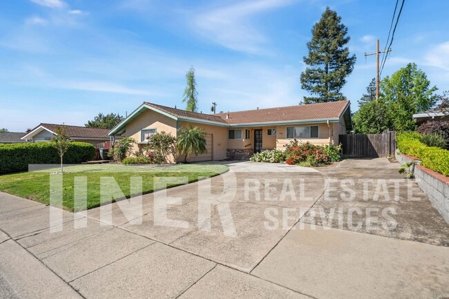 Photo - 6138 Cherrelyn Way