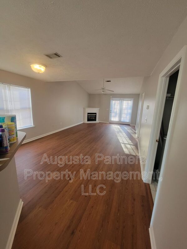 Photo - 920 Cammaron Way