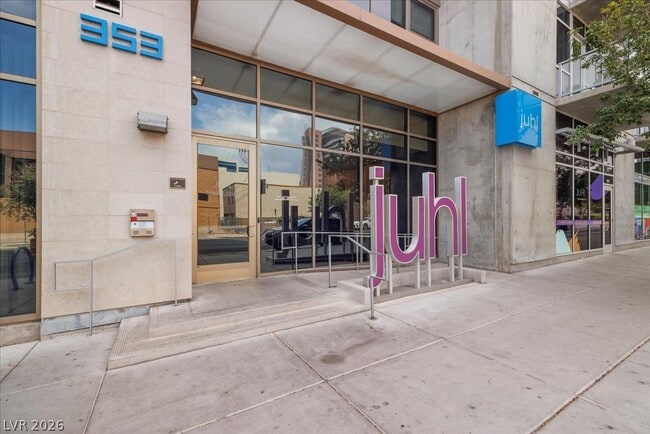 Building Photo - 353 E Bonneville Ave Unit 369