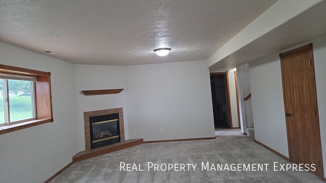 Photo - 3205 N Aurora Ave