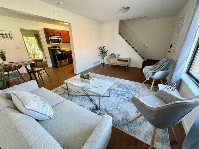 Building Photo - Bayit Edinboro Rental