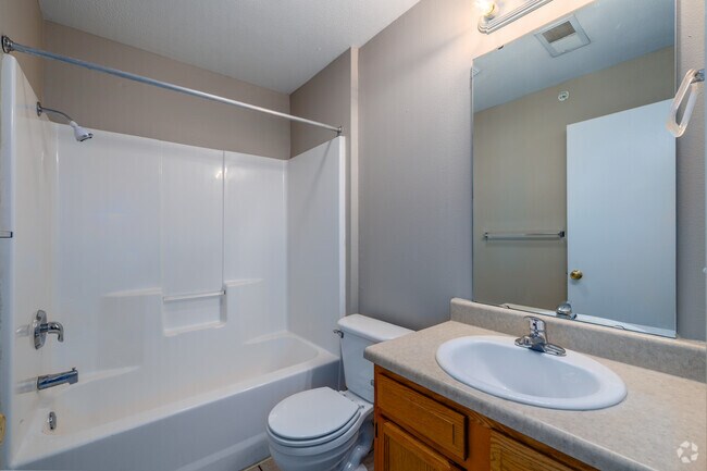 3BR, 2BA - 1,200SF - Second Bathroom