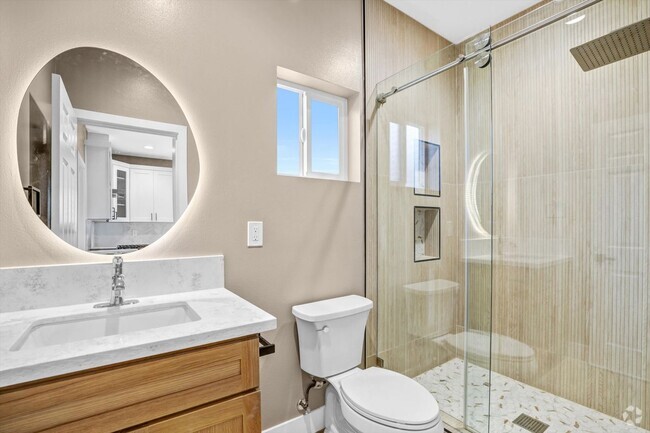 Building Photo - 502 S Broder St Rental