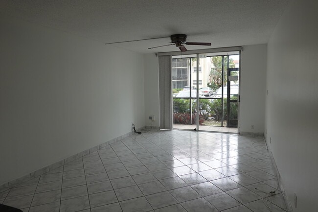 Photo - 5321 NE 24th Terrace Unidad 112a