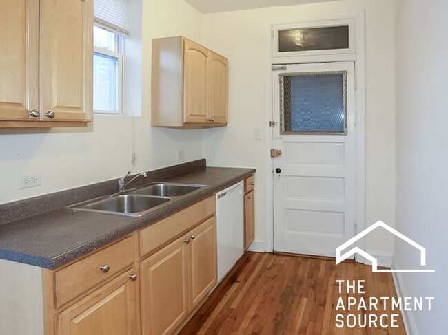 Photo - 3527 N Broadway Unidad 3