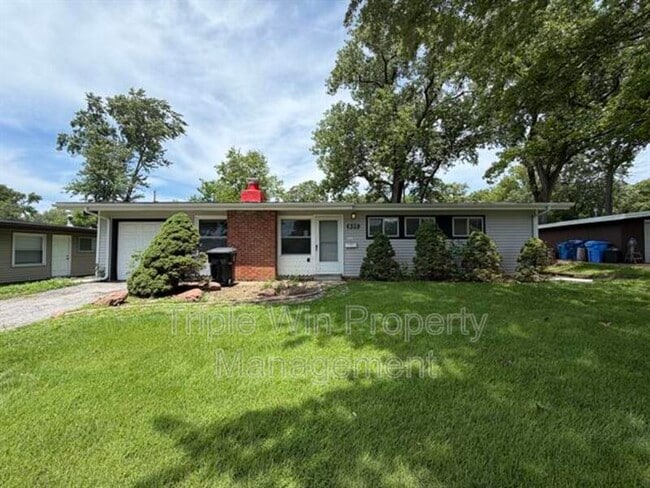 Photo - 835 Bobbins Ln