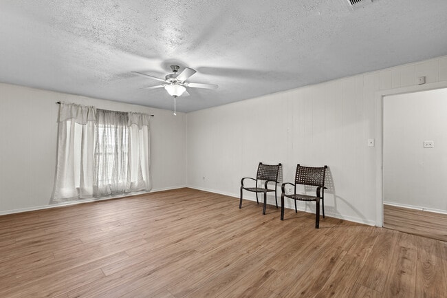 Photo - 1208 Clark St